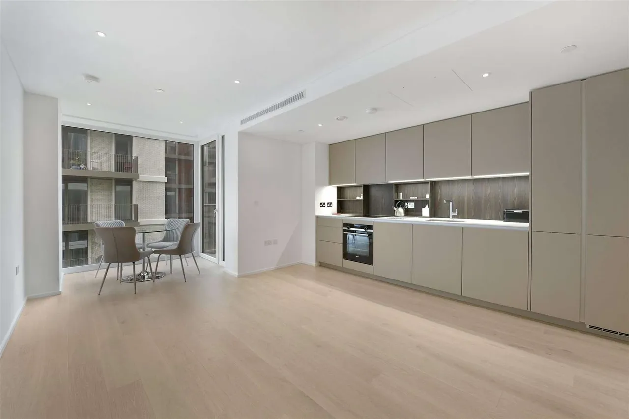 York Place, London, SW11, photo 5