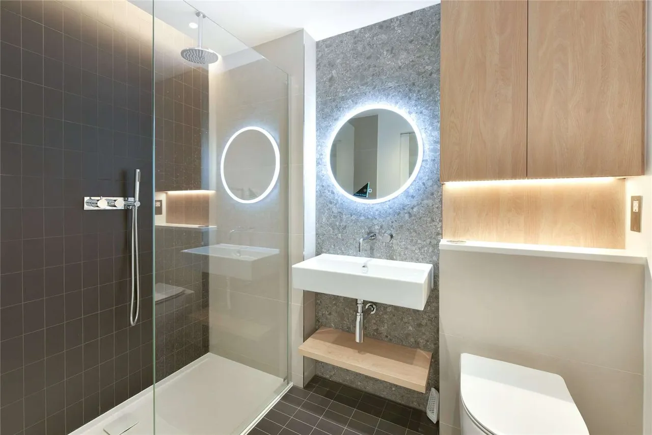 York Place, London, SW11, photo 9