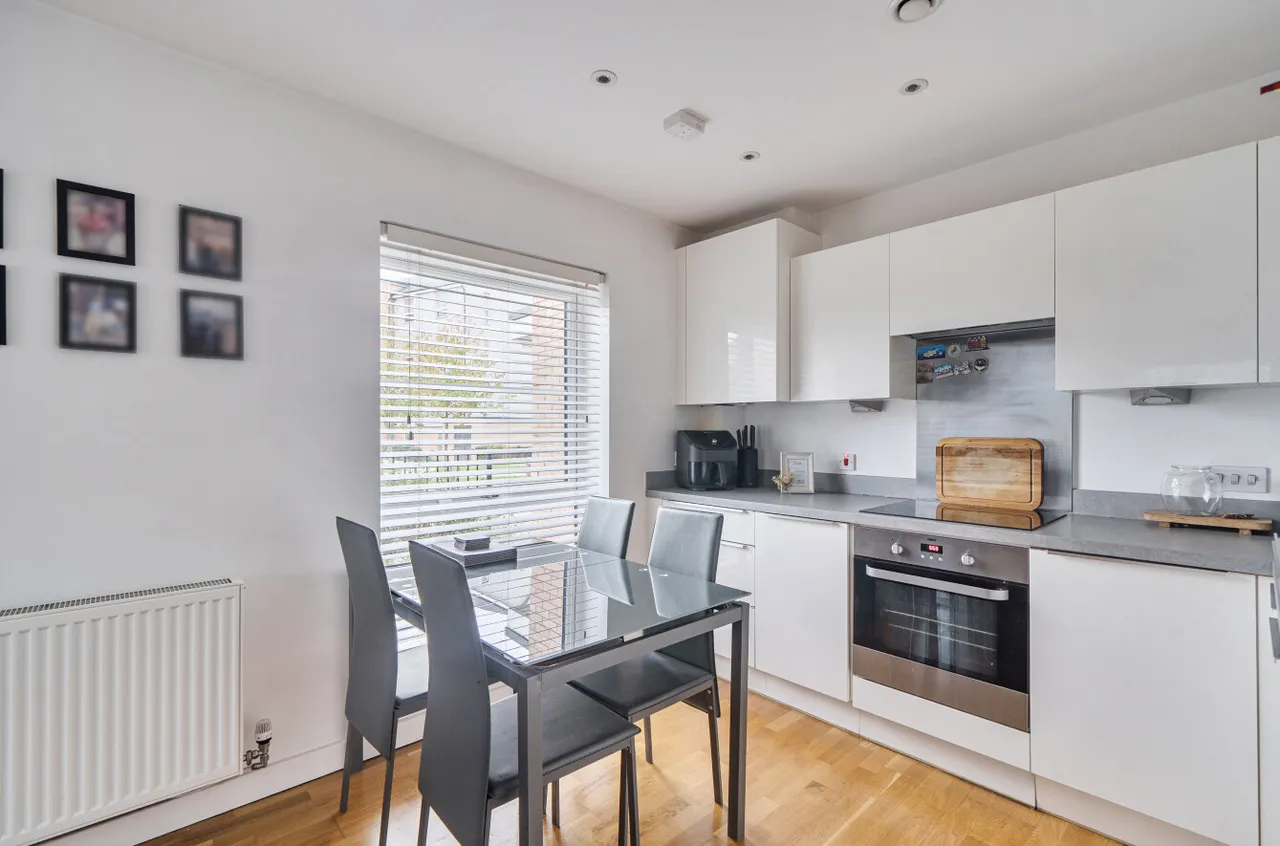 Kennett Lane, Chertsey, KT16, photo 8