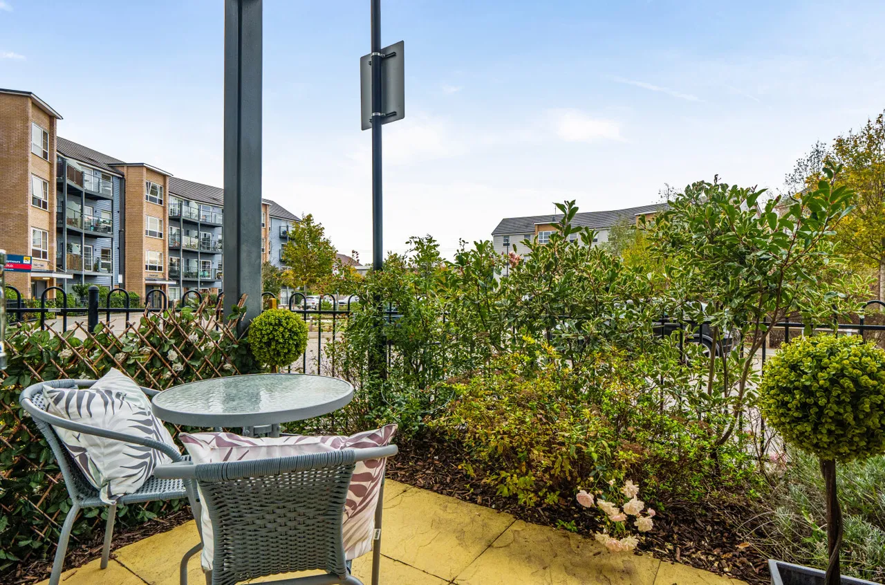 Kennett Lane, Chertsey, KT16, photo 5