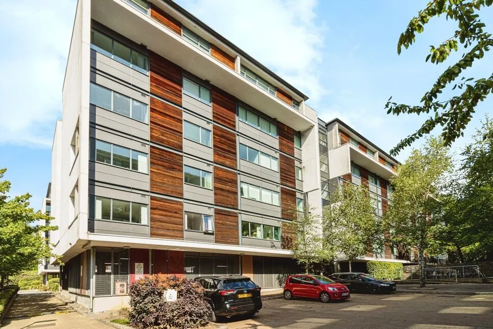 2 bed flat for sale — Broadway, Salford, M50