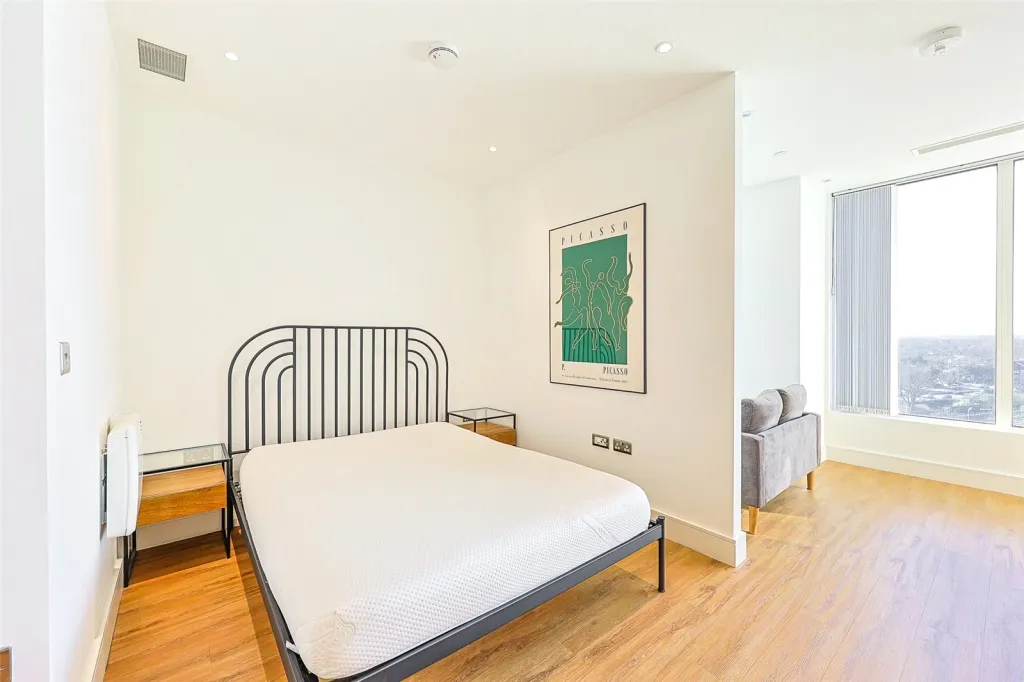West Gate, Ealing, W5, photo 3