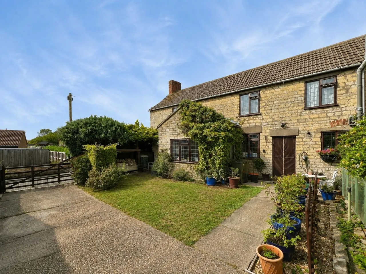 2 bed house for sale, School Lane, Ropsley, NG33