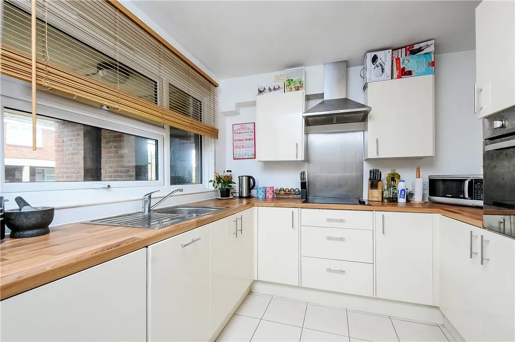 Larch Close, London, SW12 9SU, photo 5