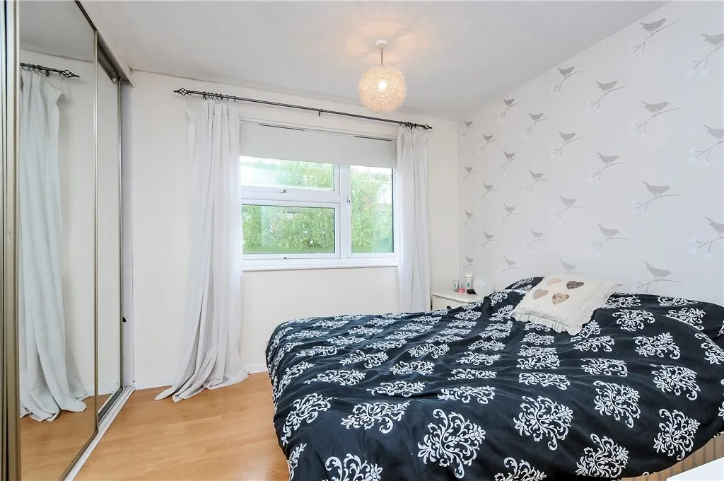 Larch Close, London, SW12 9SU, photo 3