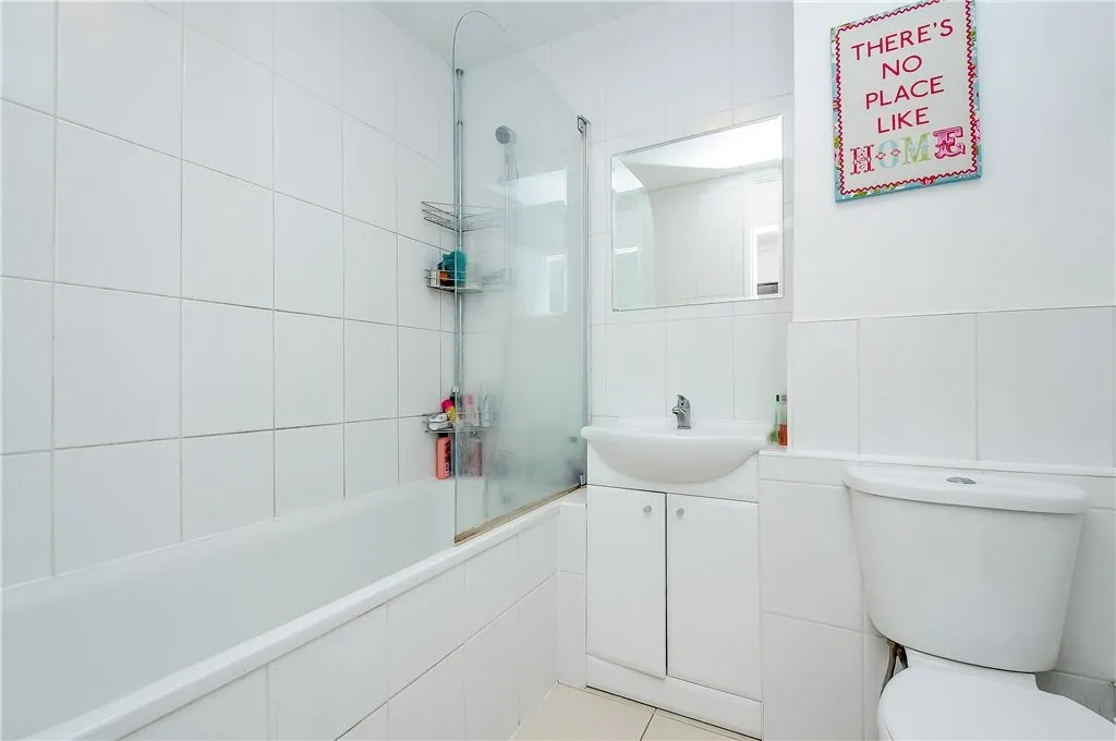 Larch Close, London, SW12 9SU, photo 4