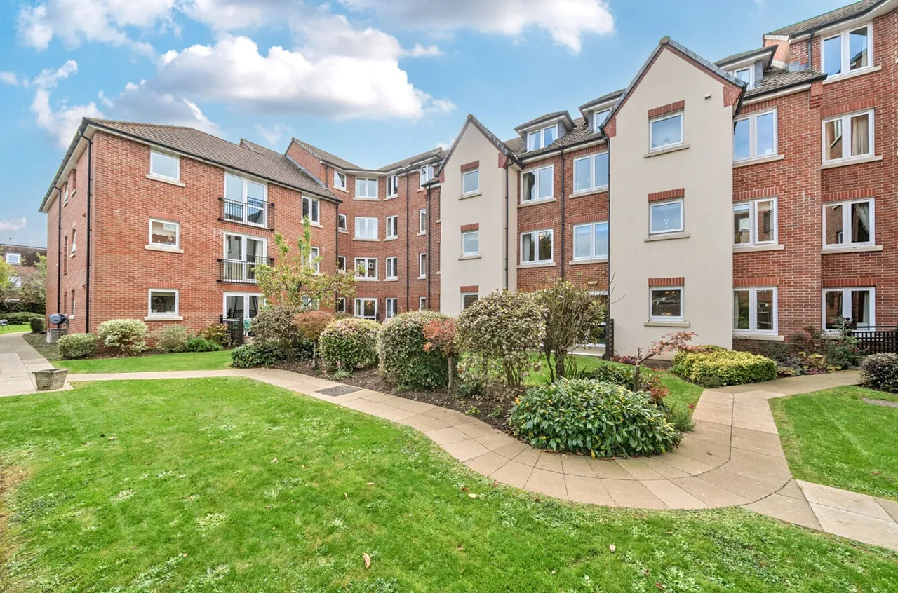 2 bed property for sale, Stockbridge Road, Chichester, PO19