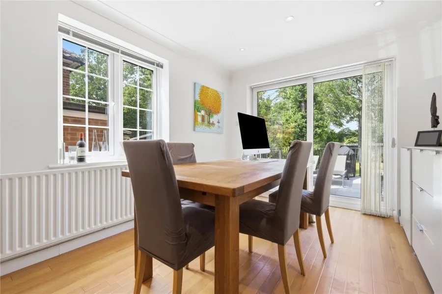 with 4 bedrooms in Bishop's Stortford, CM23, photo 8
