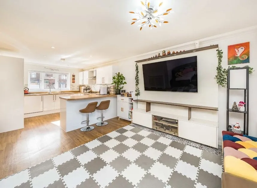 Beverley Road, Sunbury on Thames, TW16, photo 3