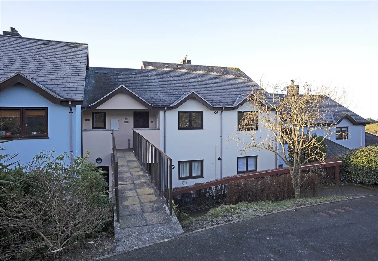 2 bed flat for sale, Ffordd Parc Y Llethrau, Aberdyfi