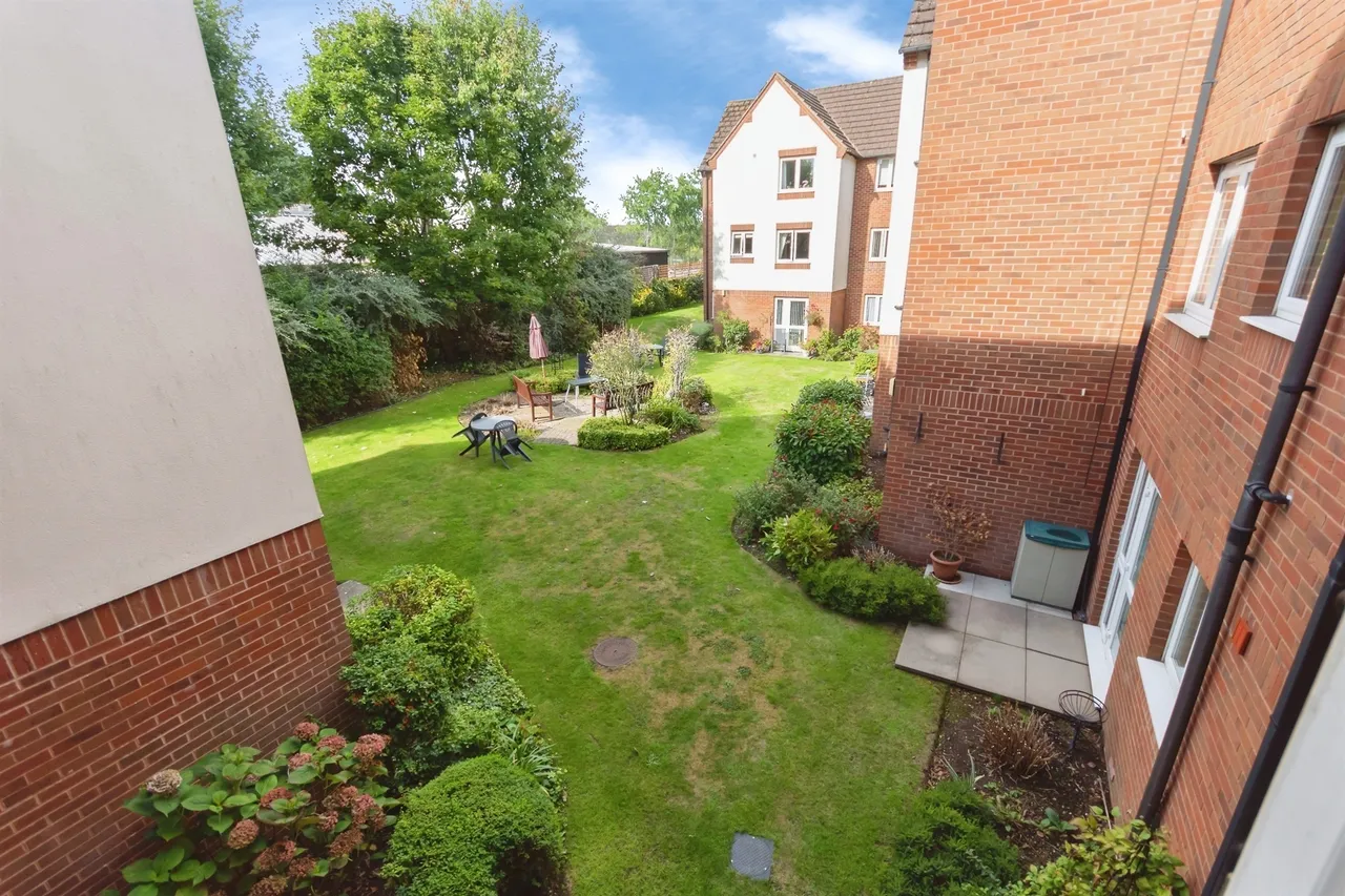 Haslucks Green Road, Shirley, Solihull, photo 4