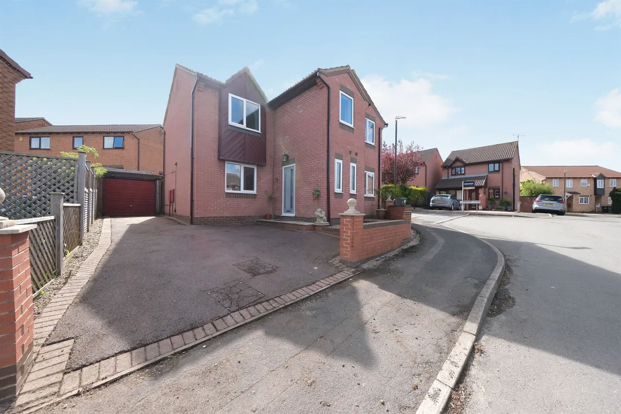 4 bed house for sale, Courtney Way, Belper, DE56