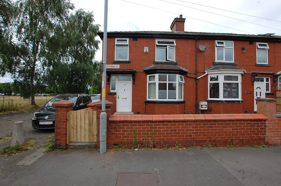 4 bed house to rent — Katherine Street, Ashton-under-Lyne, Greater Manchester, OL7