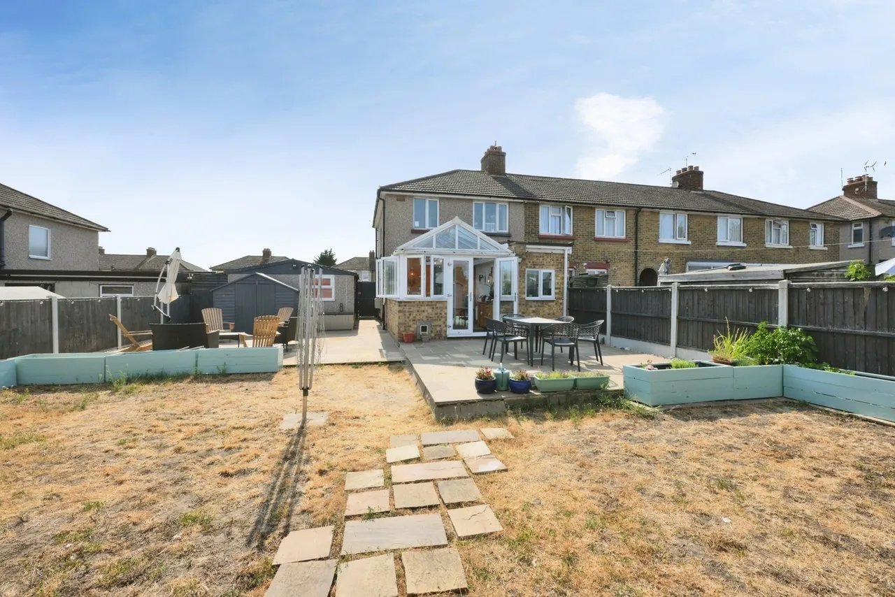 Hall Avenue, Aveley, South Ockendon, Essex, RM15, photo 2