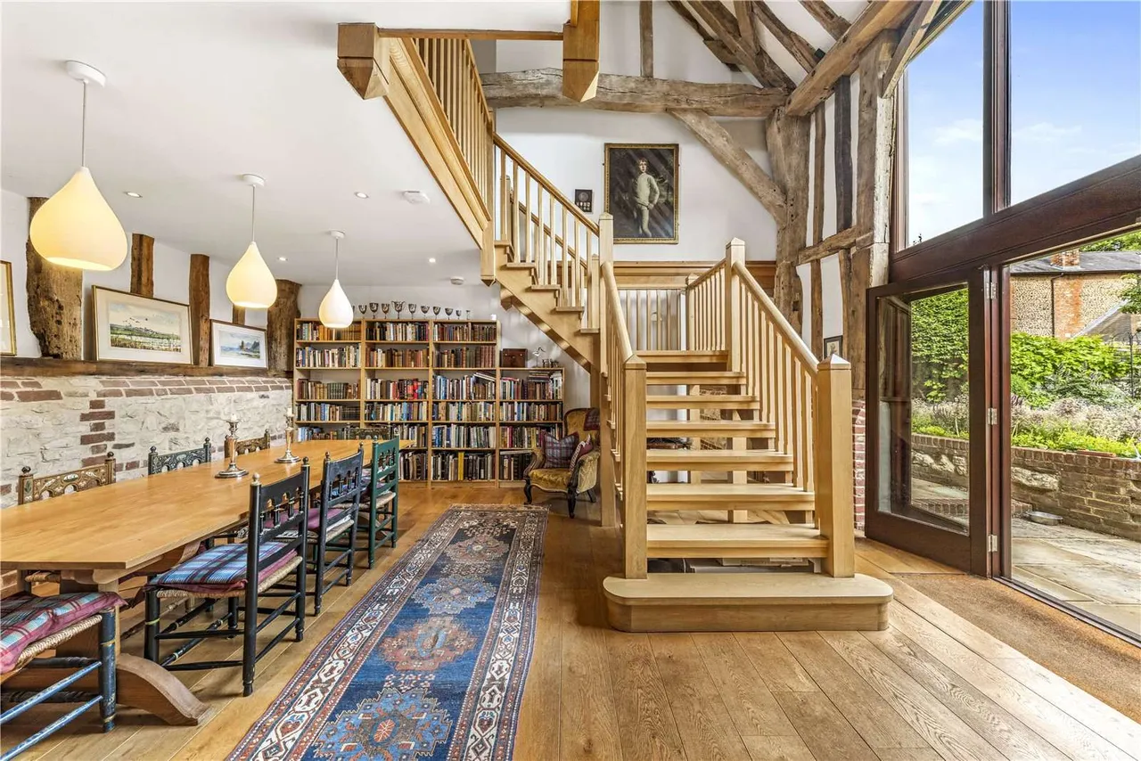 Elstead Road, Seale, Farnham, Surrey, GU10 1HU, photo 6