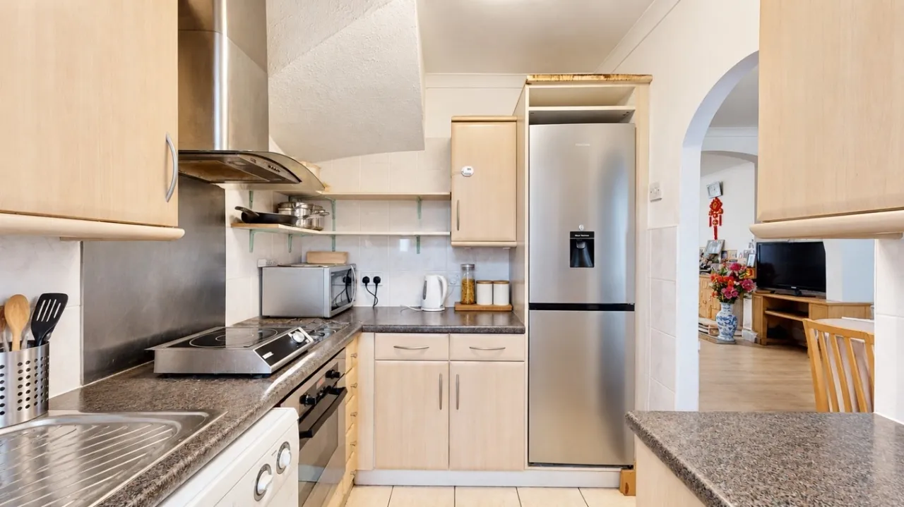 Kings Avenue, Greenford, UB6, photo 7