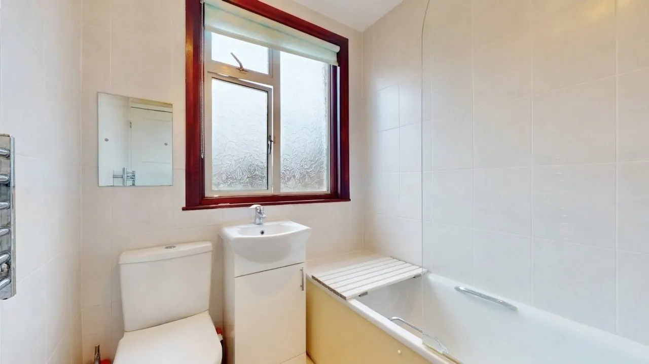 Kings Avenue, Greenford, UB6, photo 15