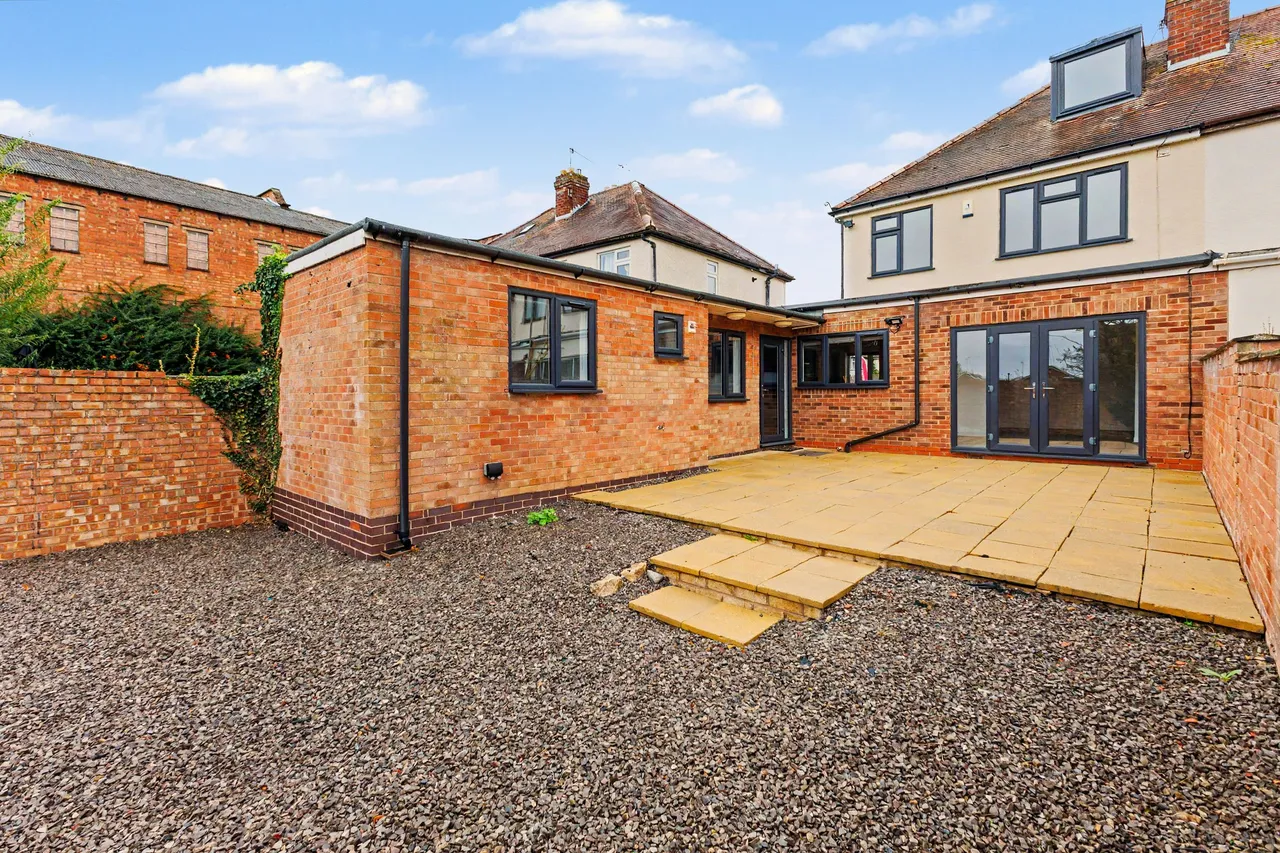 Cheltenham Road, Evesham, WR11, photo 22