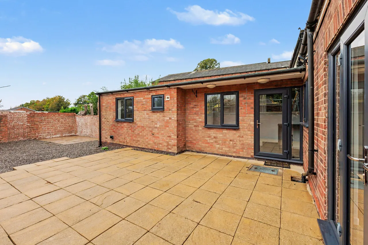 Cheltenham Road, Evesham, WR11, photo 23