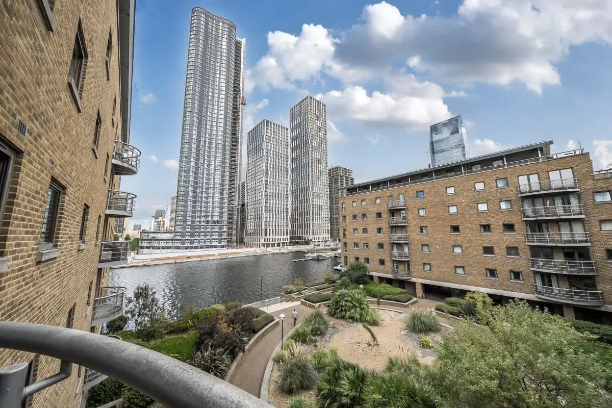 2 bed flat for sale, Meridian Place, London, E14