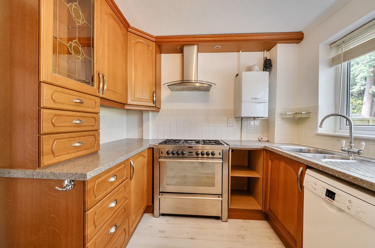 Coombe Drive, Fleet, Hampshire, GU51 3DY, photo 5