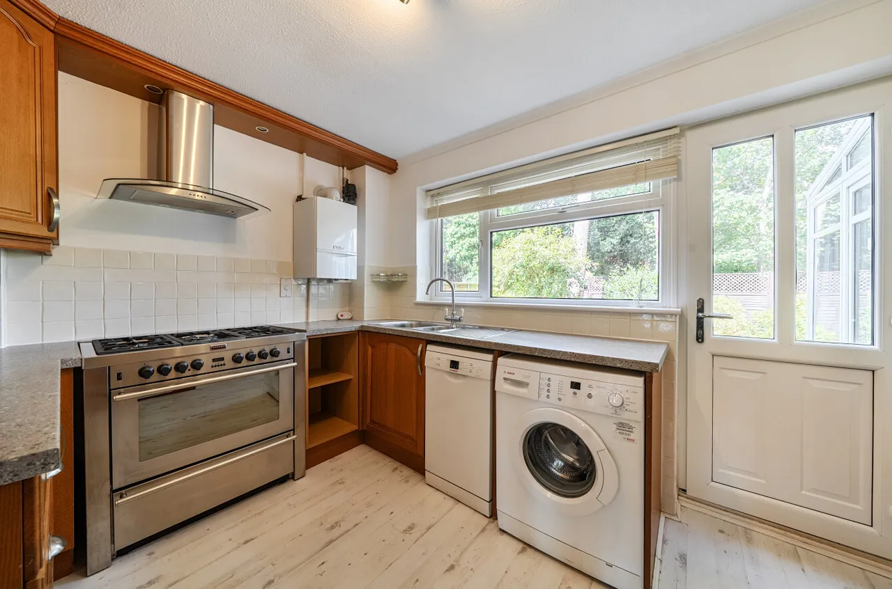 Coombe Drive, Fleet, Hampshire, GU51 3DY, photo 8