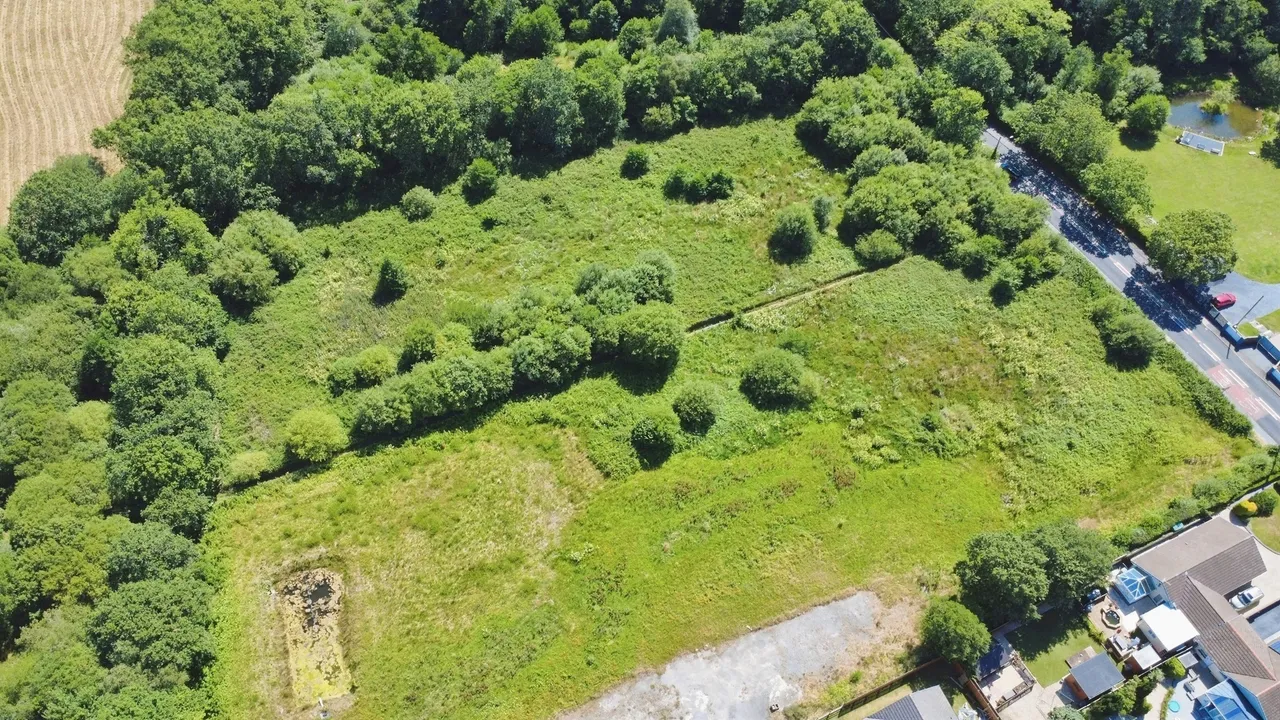 Clos Coed Derw Llanelli, SA14, photo 2