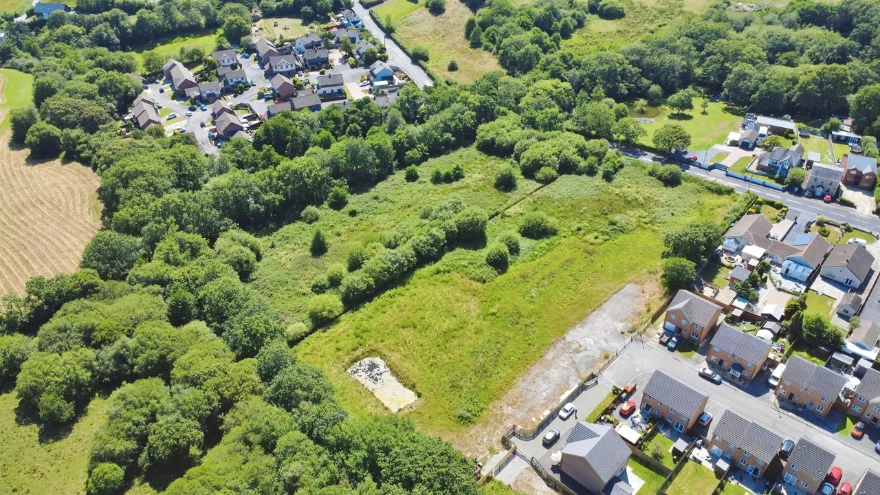 house for sale, Clos Coed Derw Llanelli, SA14