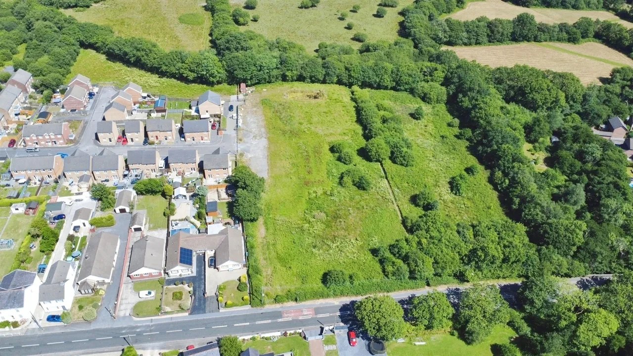 Clos Coed Derw Llanelli, SA14, photo 4