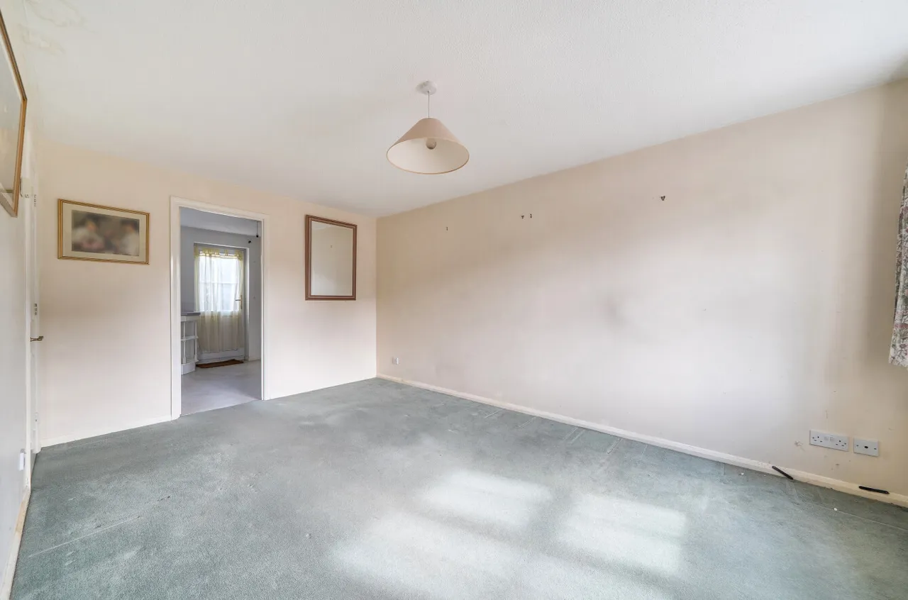 Viburnum Court, West End, Woking, Surrey, GU24 9PQ, photo 3