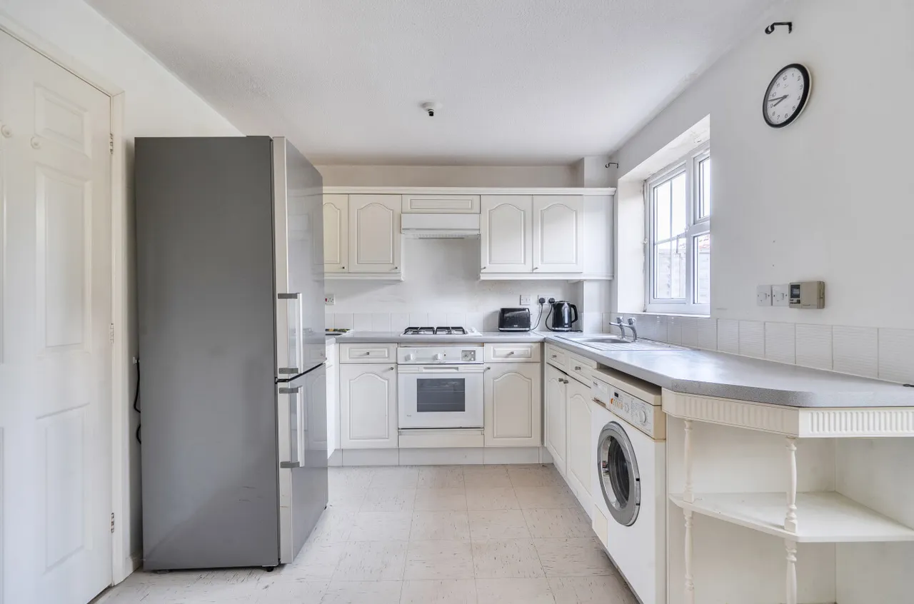 Viburnum Court, West End, Woking, Surrey, GU24 9PQ, photo 4