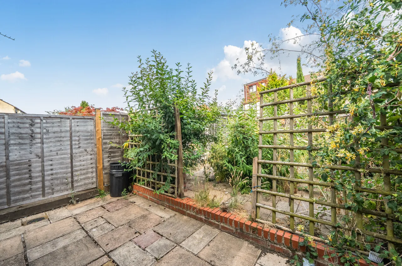 Viburnum Court, West End, Woking, Surrey, GU24 9PQ, photo 11