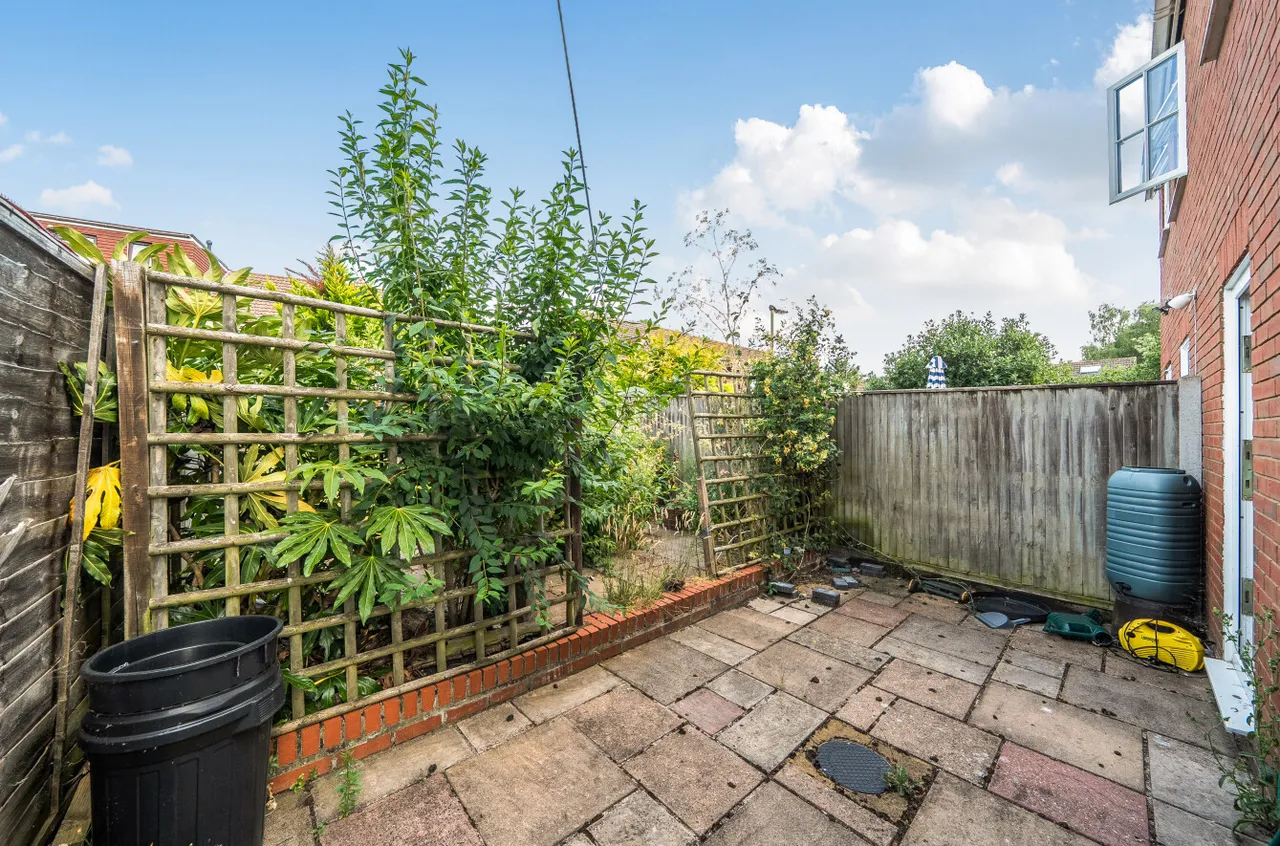 Viburnum Court, West End, Woking, Surrey, GU24 9PQ, photo 18