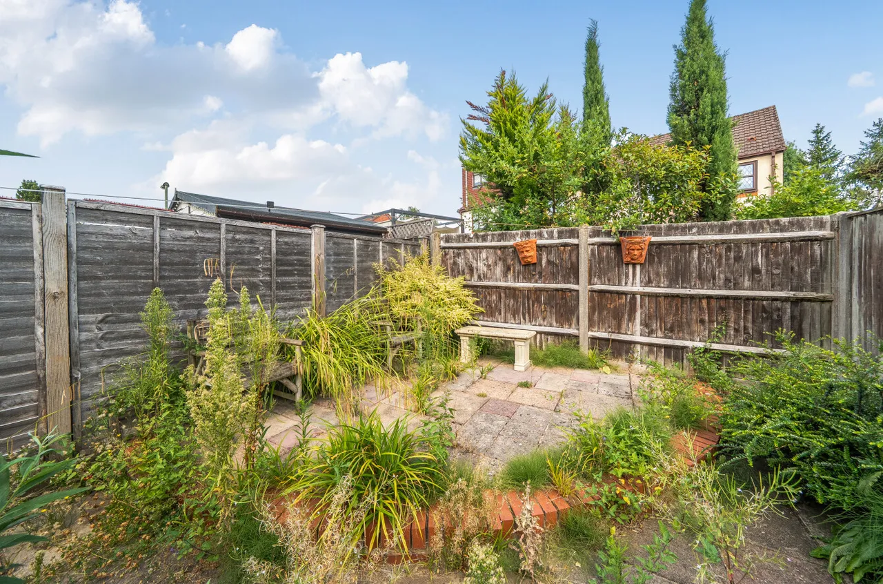 Viburnum Court, West End, Woking, Surrey, GU24 9PQ, photo 10