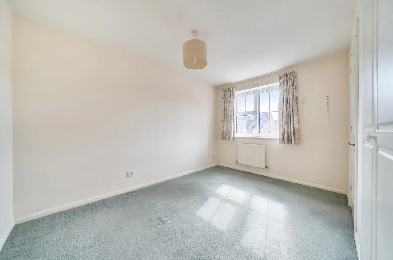 Viburnum Court, West End, Woking, Surrey, GU24 9PQ, photo 6