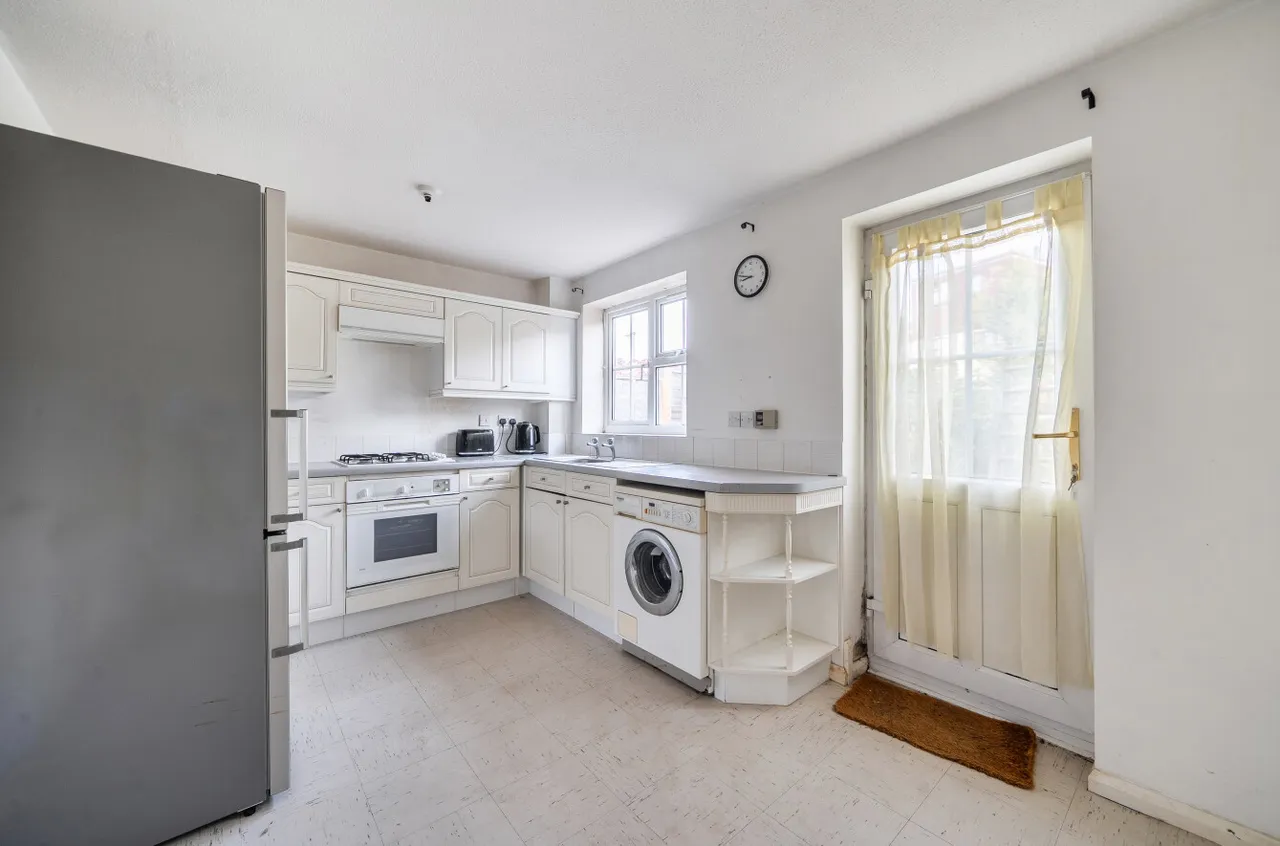 Viburnum Court, West End, Woking, Surrey, GU24 9PQ, photo 14