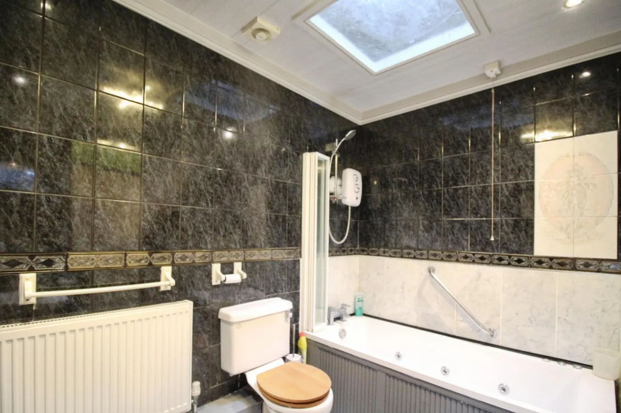 Woodville Road, Dewsbury, WF12, photo 8