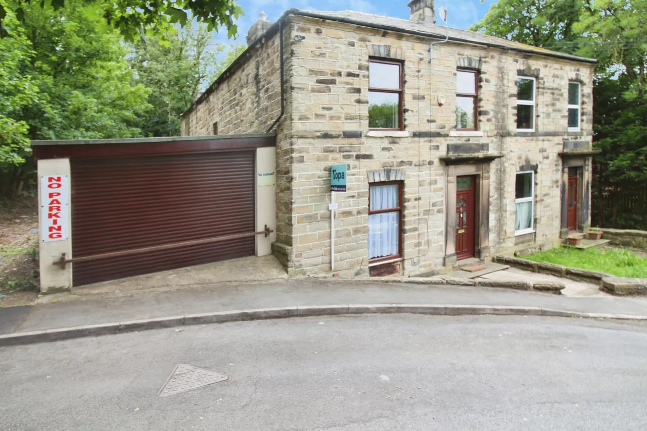 4 bed house for sale, Woodville Road, Dewsbury, WF12