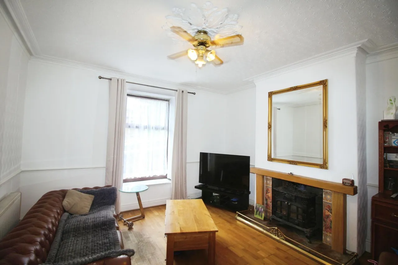 Woodville Road, Dewsbury, WF12, photo 2