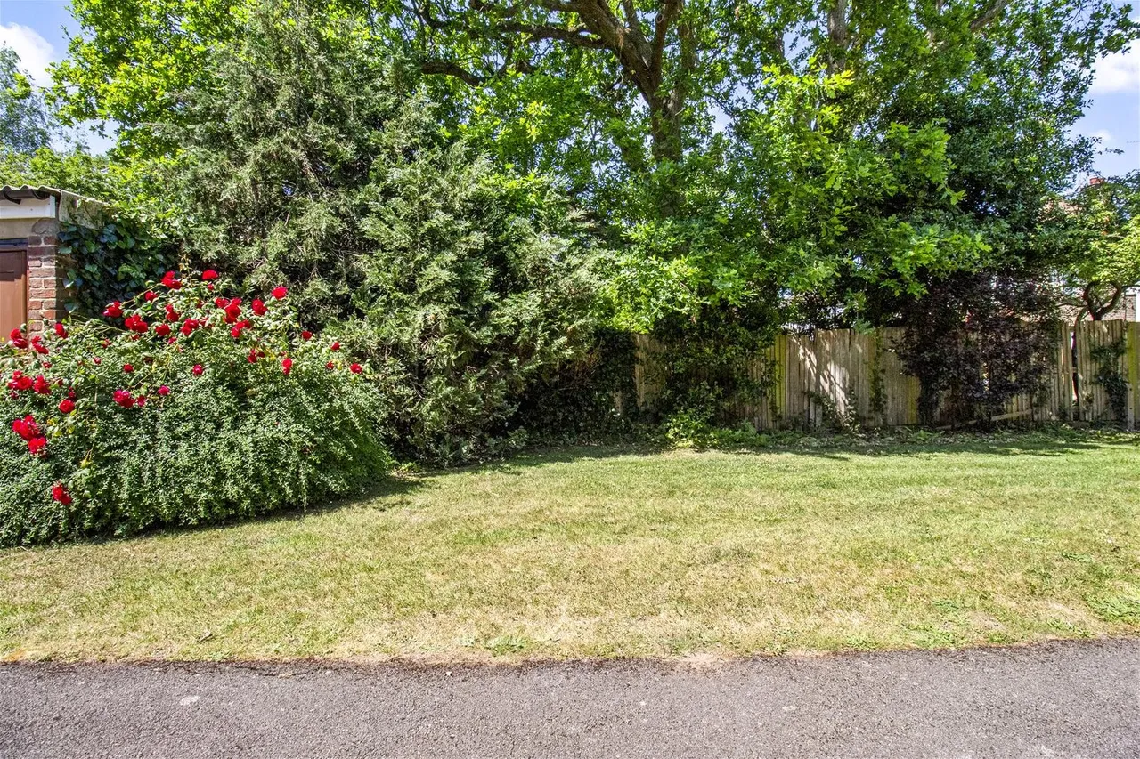 Eaton Court,, Gorse Avenue, Worthing, photo 11