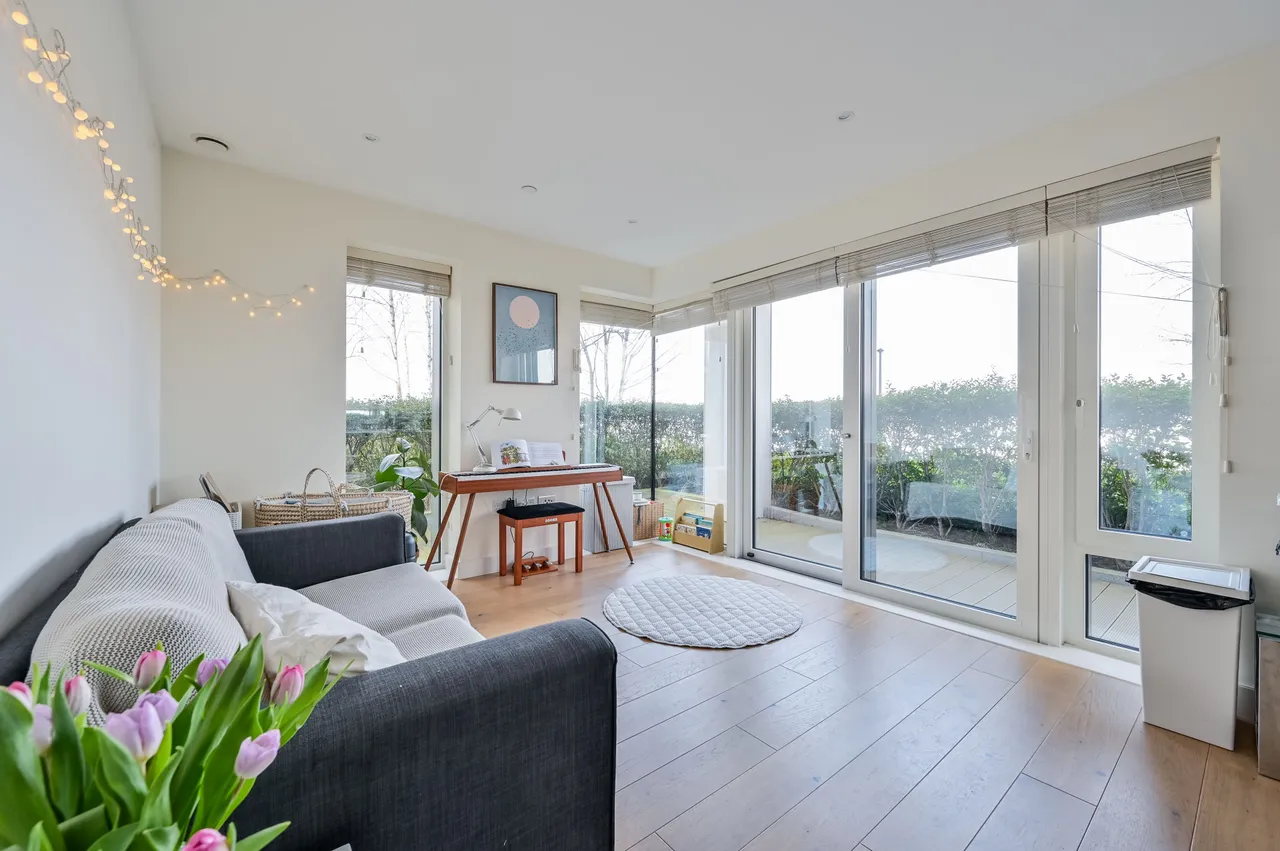 2 bed flat for sale, London, SE18