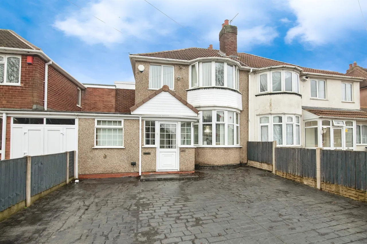 4 bed house for sale — Yateley Avenue, Great Barr, Birmingham