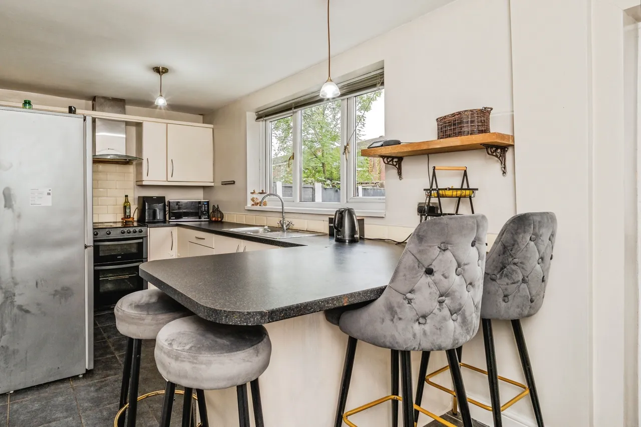 3 bed house for sale — Raymond Road, Manchester