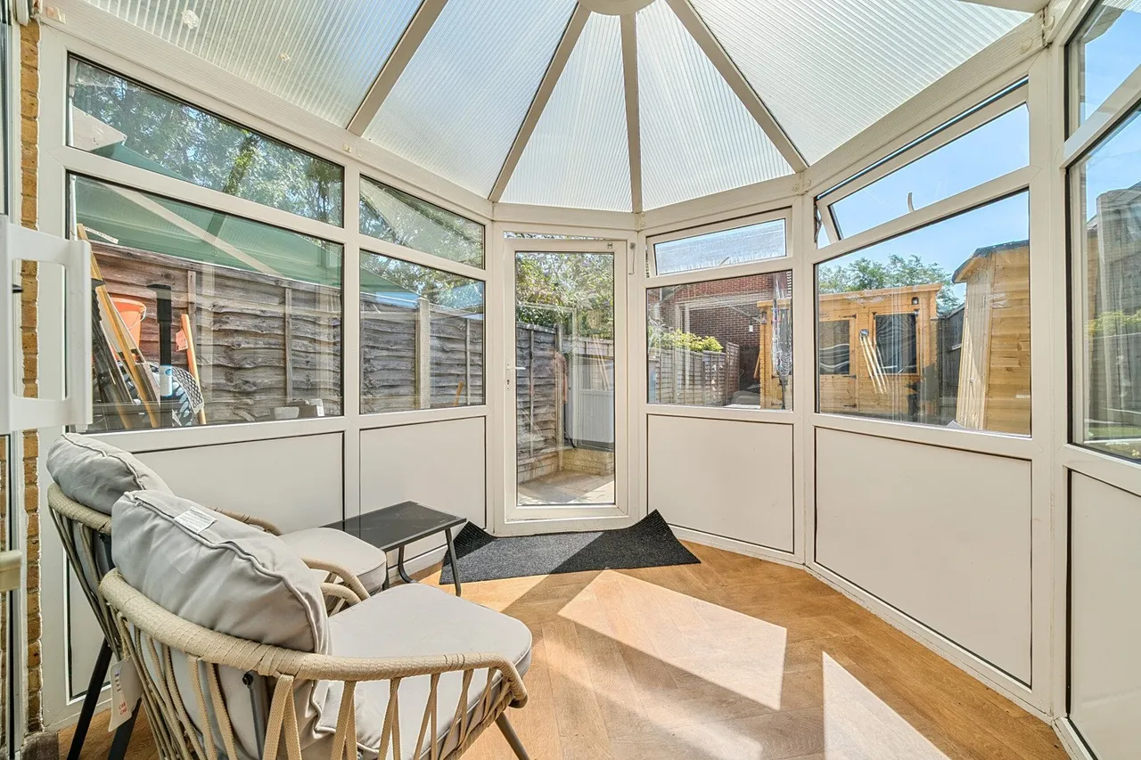 Byron Drive, DA8, photo 10