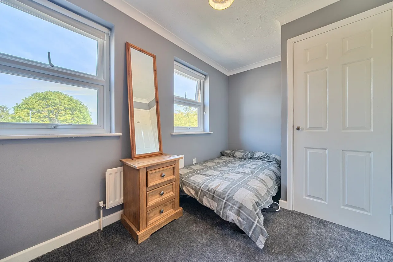 Byron Drive, DA8, photo 13