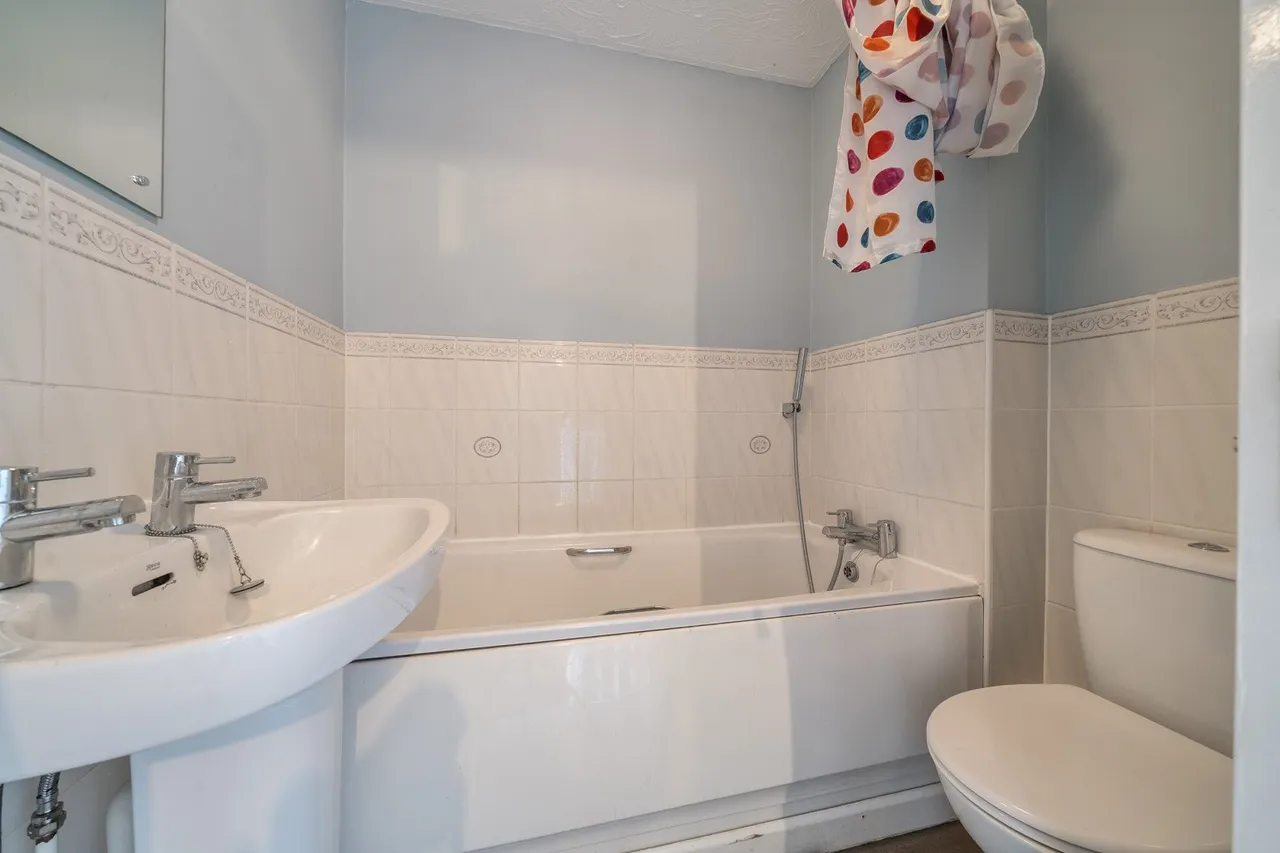 Byron Drive, DA8, photo 15