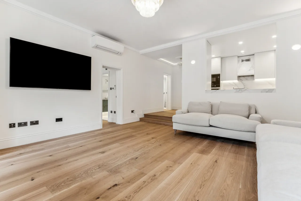 3 bed flat to rent, Albert Hall Mansions, Kensington Gore, SW7