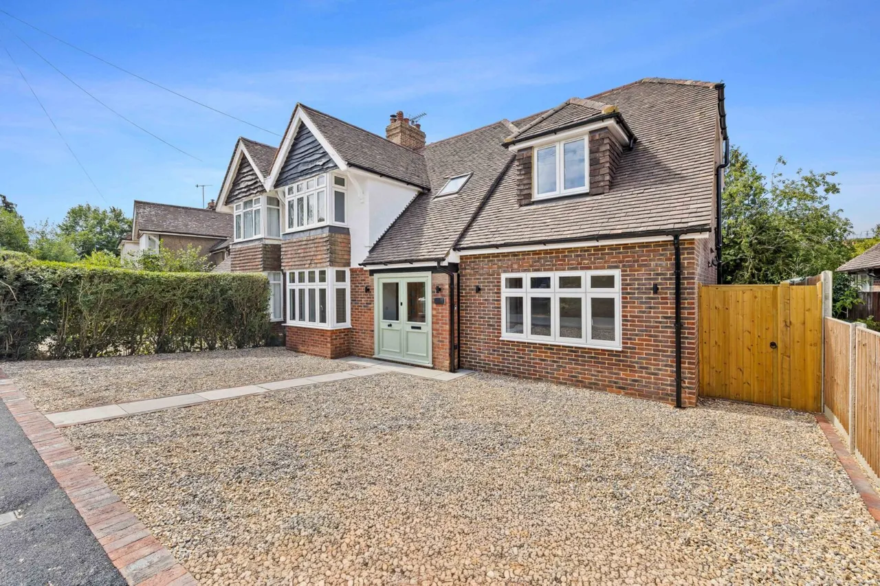 5 bed property for sale — Moat Road, East Grinstead, East Grinstead, RH19 3LW