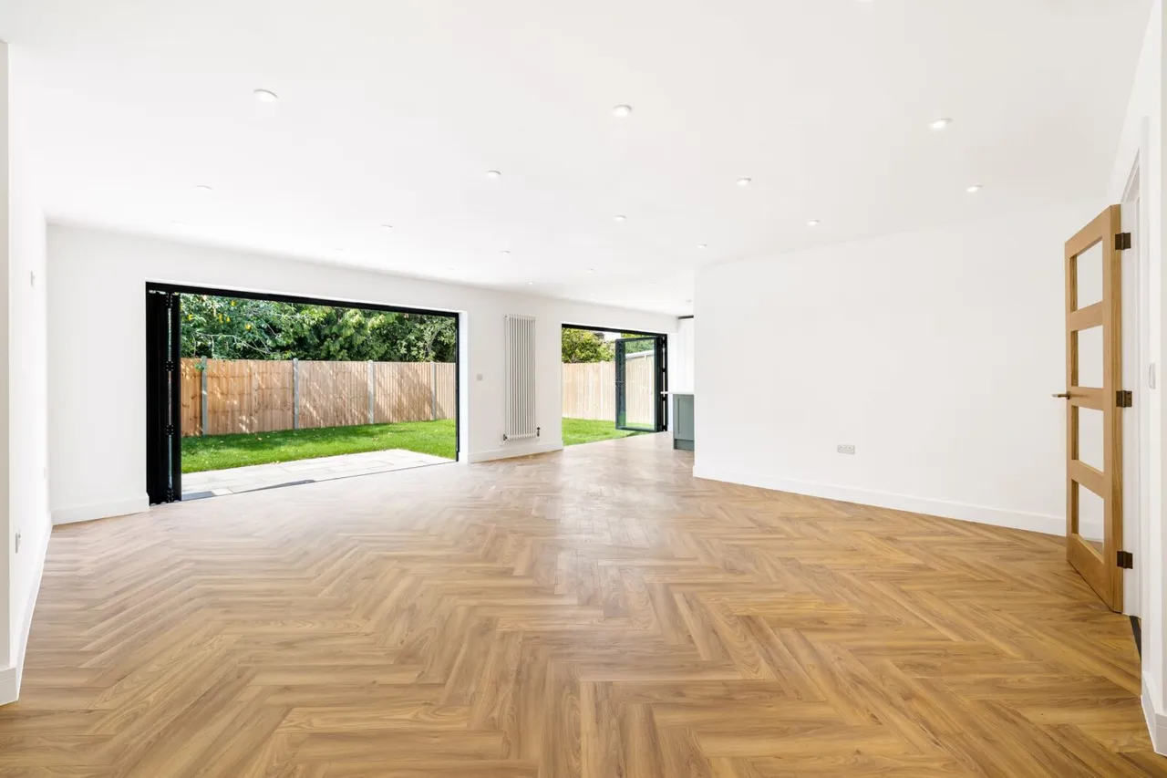 Moat Road, East Grinstead, East Grinstead, RH19 3LW, photo 2