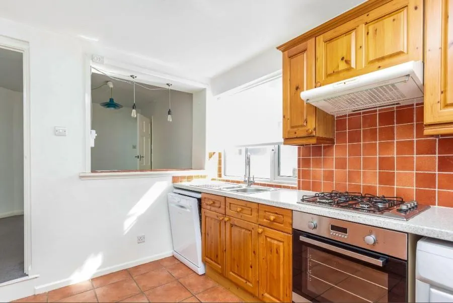 New Street, Crawley, RH10, photo 3